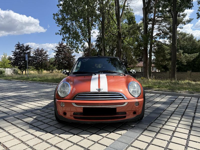Mini Cooper 1.6i 85kW - fotka 2 z 16