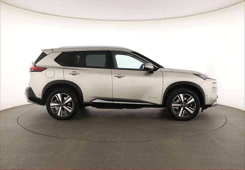 Nissan X-Trail (2024) 1.5 VC-T e-4orce - fotka 6 z 21