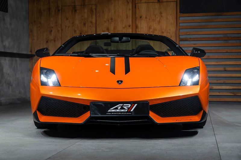 Lamborghini Gallardo Performante - fotka 9 z 36