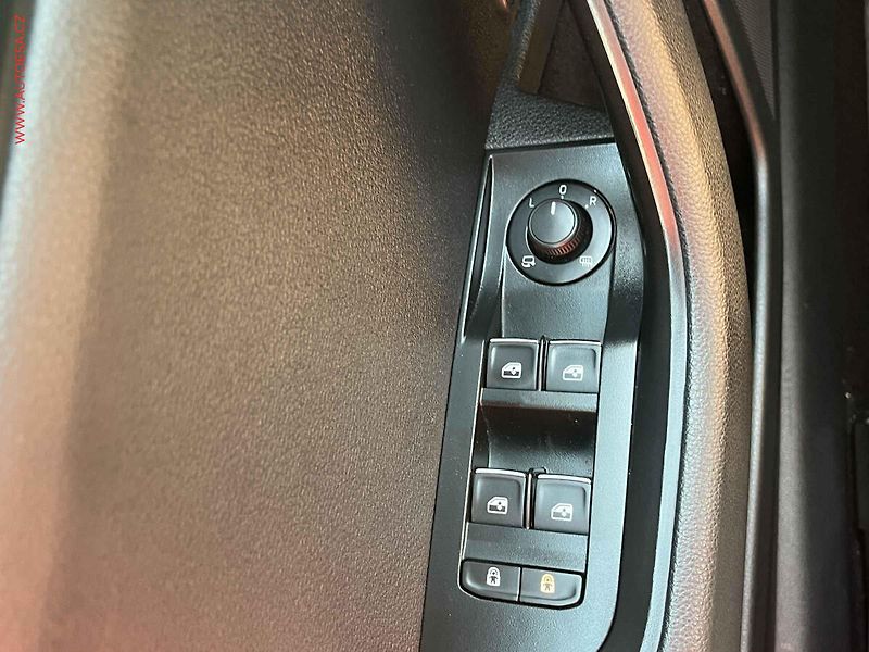 Škoda Superb (2018) 2.0 TDi, ČR, L&K, DSG, kůže - fotka 12 z 15