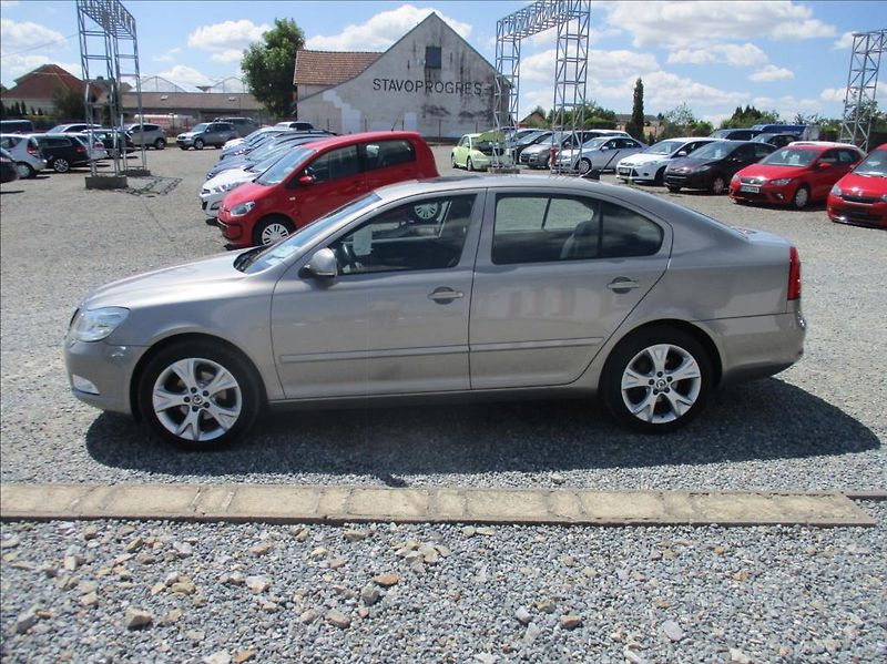 Škoda Octavia 1,4 TSI, Elegance, servis, - fotka 4 z 28