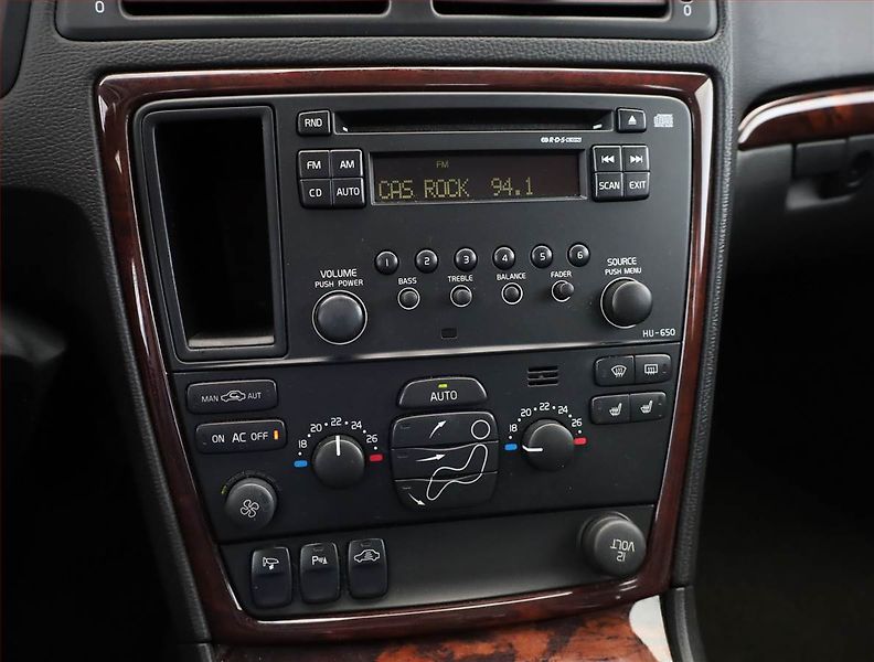Volvo XC70 (2007) D5 AWD, 4X4, jezdí výborně - fotka 10 z 18