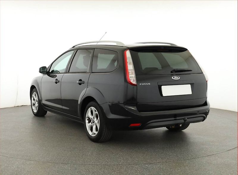 Ford Focus (2010) 1.6 16V, nová STK, Tažné - fotka 4 z 13