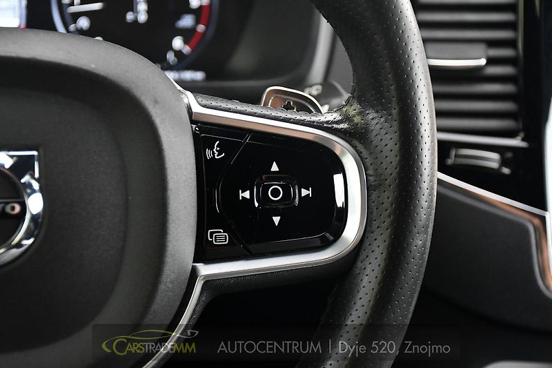 Volvo XC90 D5 AWD MOMENTUM ČR - fotka 24 z 39