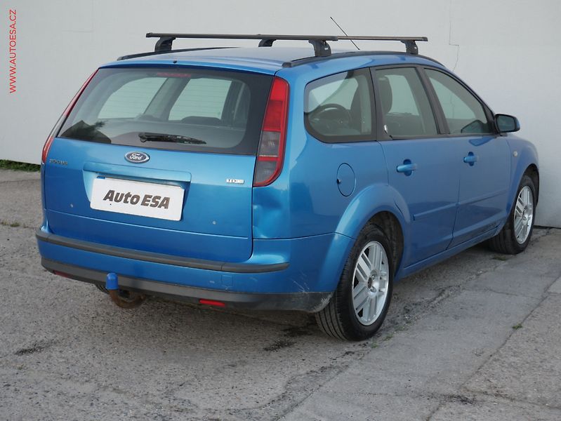 Ford Focus (2005) 2.0TDCi, AC - fotka 6 z 17