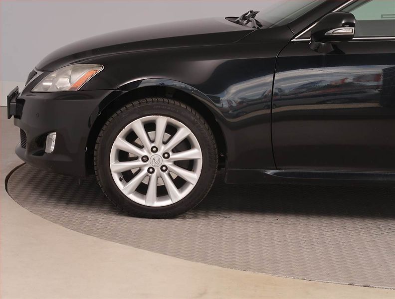 Lexus IS 200 (2010) 220 d, Tempomat, Park. senzory - fotka 14 z 15