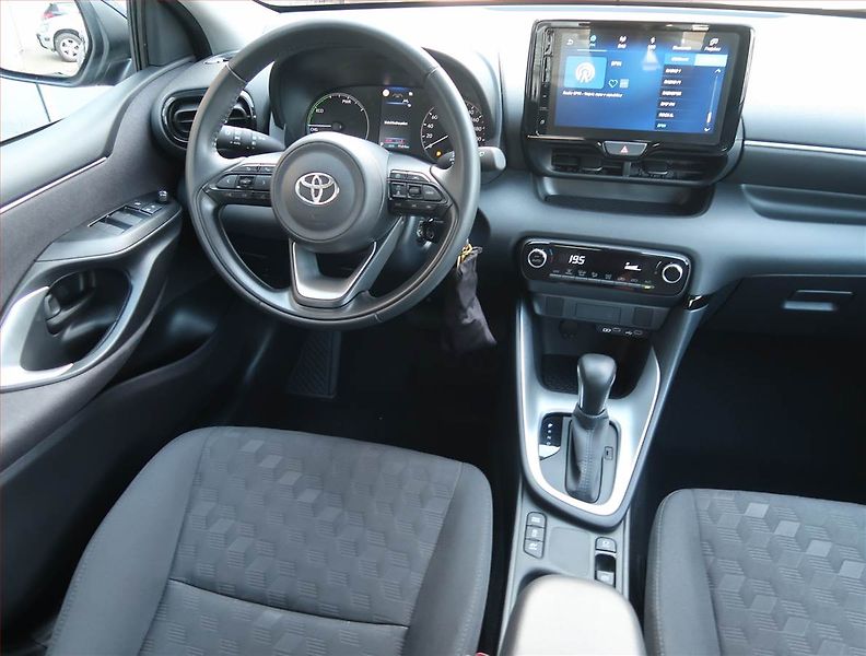 Toyota Yaris (2024) 1.5 VVT-i Hybrid - fotka 7 z 14