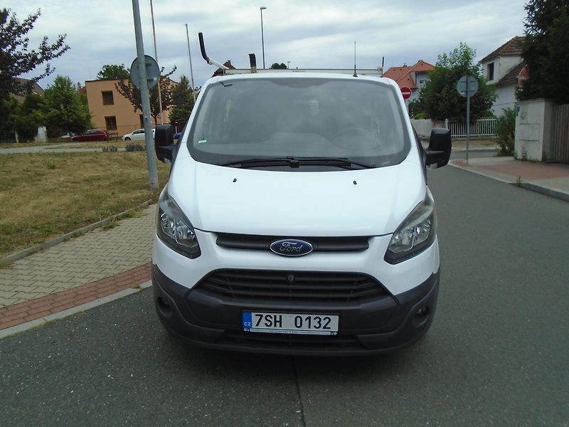 Ford Transit Custom (2015) 2.2 TDCi 6 míst, klima - fotka 2 z 25