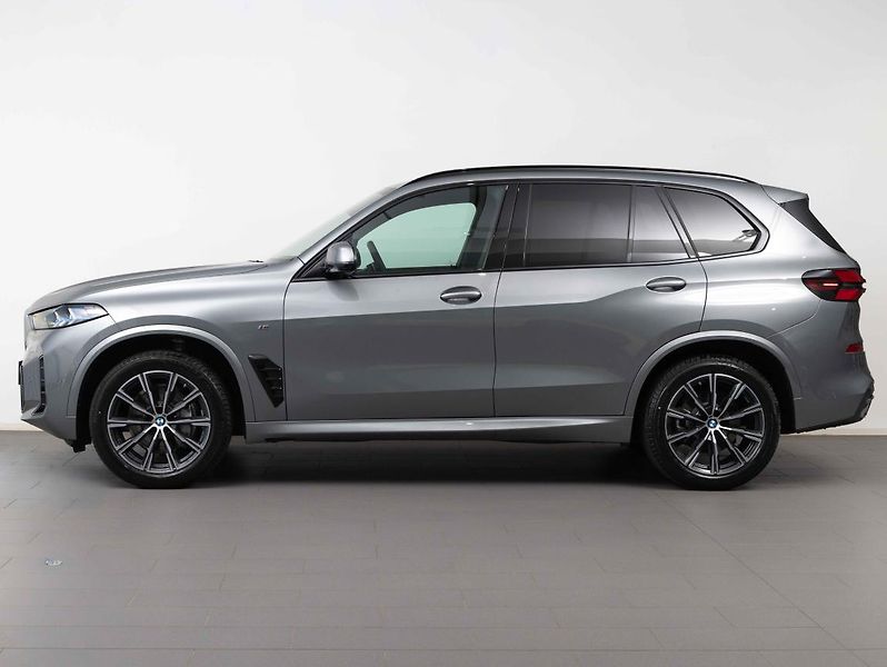 BMW X5 xDrive30d - fotka 2 z 6