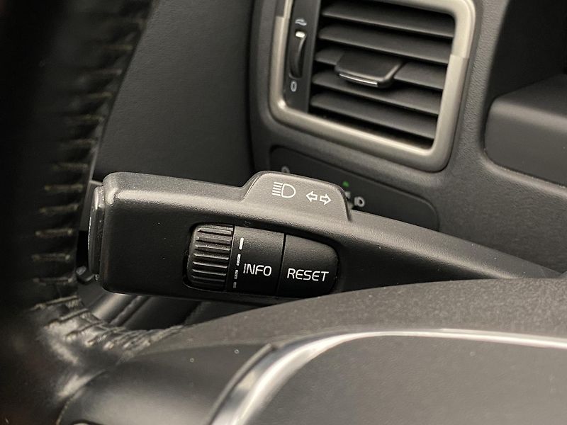 Volvo XC70 D5 AWD SUMMUM REZERVACE - fotka 27 z 49