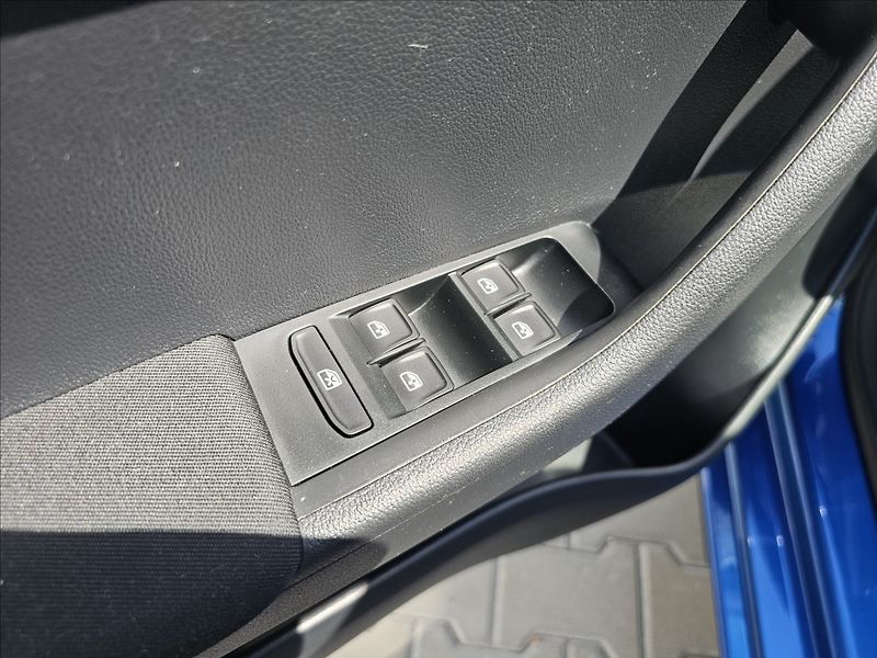 Škoda Fabia III 1,0TSi 70KW Drive - fotka 14 z 43