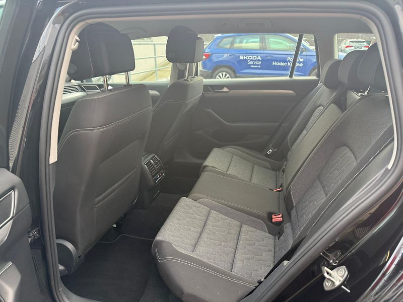 Volkswagen Passat Business 2.0 TDI 110 kW Varian - fotka 18 z 21