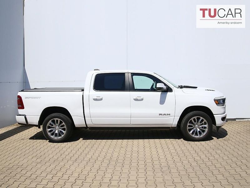 RAM 1500 (2025) Laramie 5.7 V8 HEMI  - fotka 3 z 47