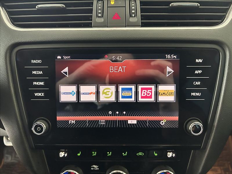 Škoda Octavia 2,0   TSI 180kW,RS,MANUÁL,SERV - fotka 15 z 34