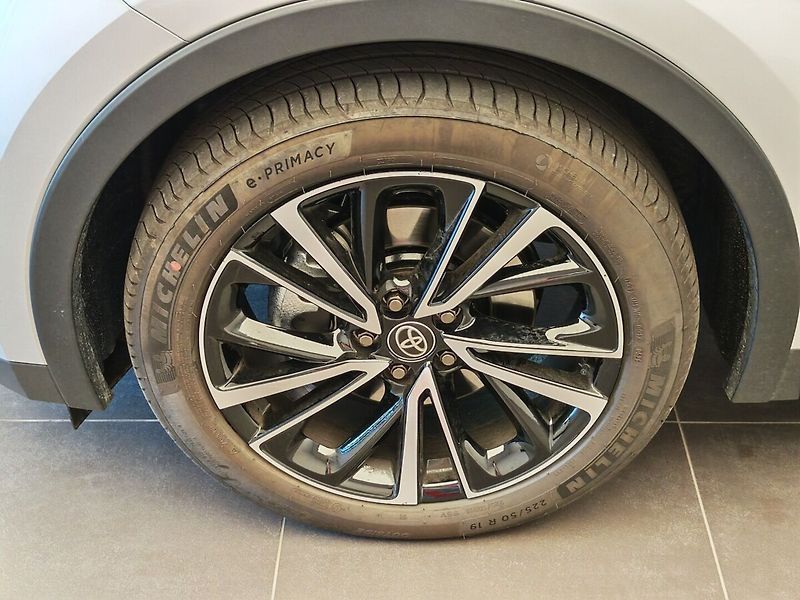 Toyota C-HR 2.0 Plug - in Hybrid ( 220k ) - fotka 7 z 37