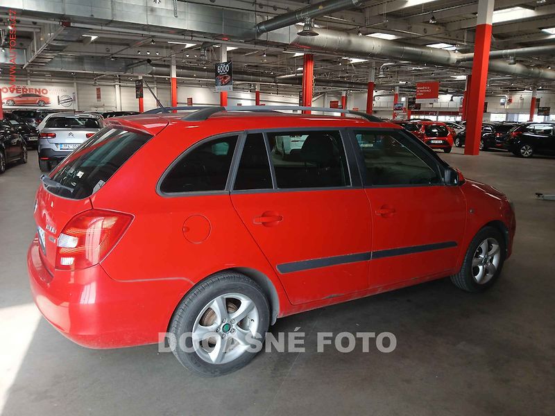 Škoda Fabia (2012) 1.4i, 1.maj,ČR - fotka 2 z 3