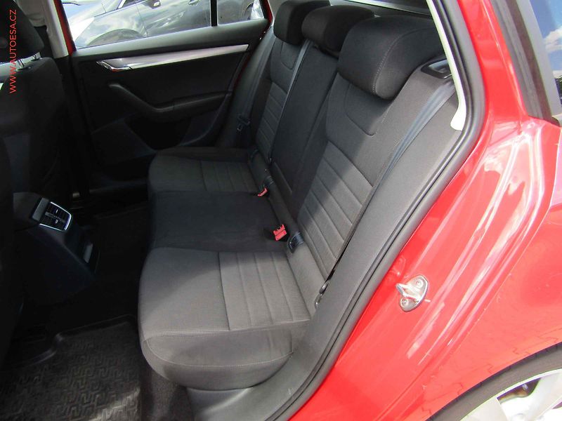 Škoda Octavia (2013) 1.6TDi 4x4, Elegance - fotka 10 z 19
