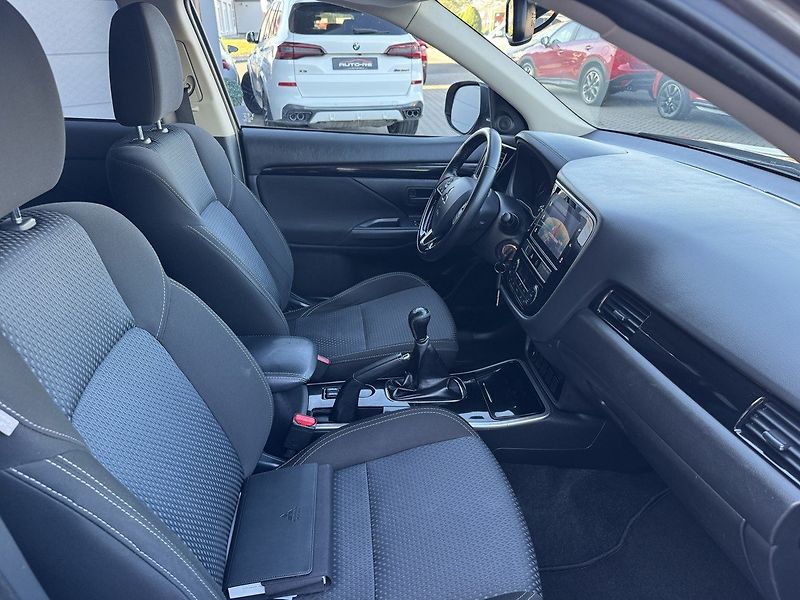Mitsubishi Outlander (2019) 2.0i Mivec Digi Klima Kamera - fotka 13 z 48