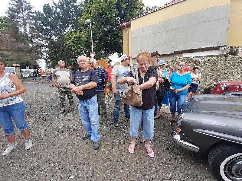 Do Hříškova dorazil na jubilejní veteránský sraz rekordní počet vozidel.