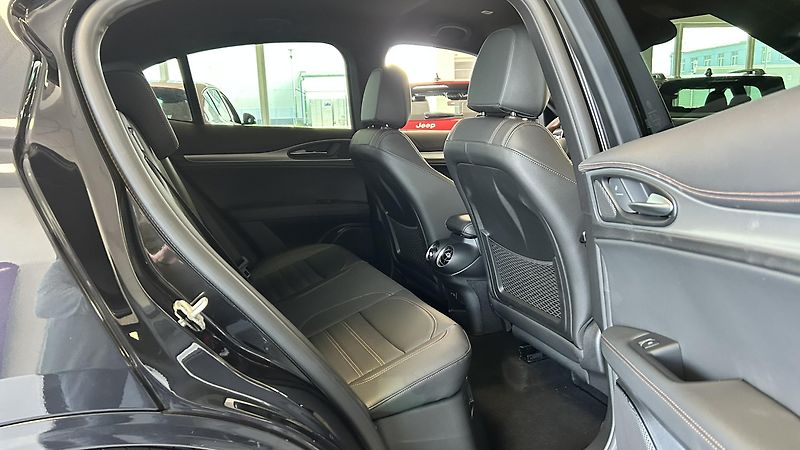 Alfa Romeo Stelvio 2.0i 280k AWD Intensa - fotka 13 z 13