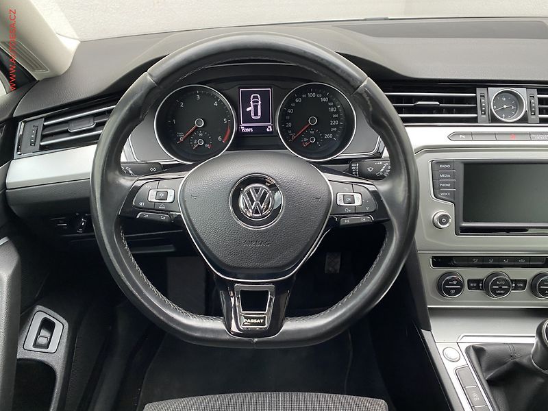 Volkswagen Passat (2015) 2.0 TDi, Comfortline, navi - fotka 11 z 18