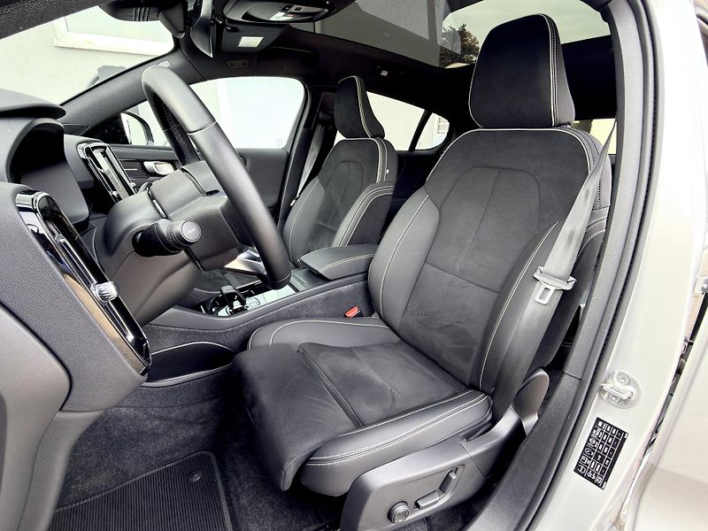 Volvo C40 P8 RECH. ULTIMATE // 4x4 +kola - fotka 13 z 49