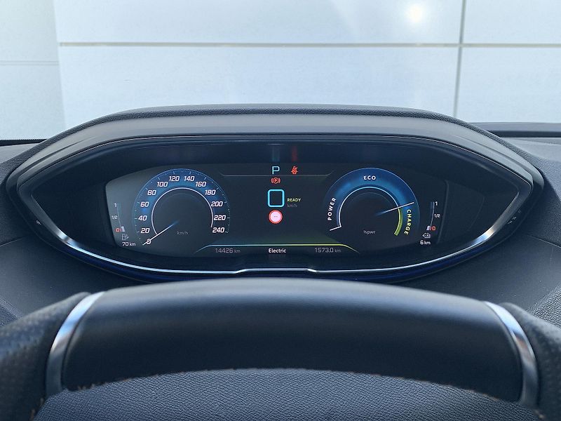 Peugeot 3008 GT 1,6 PT PHEV 165 kW EAT8 - fotka 20 z 29