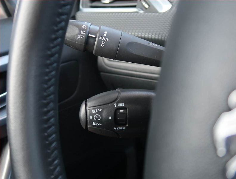 Peugeot 2008 (2018) Active 1.2 PureTech - fotka 16 z 21