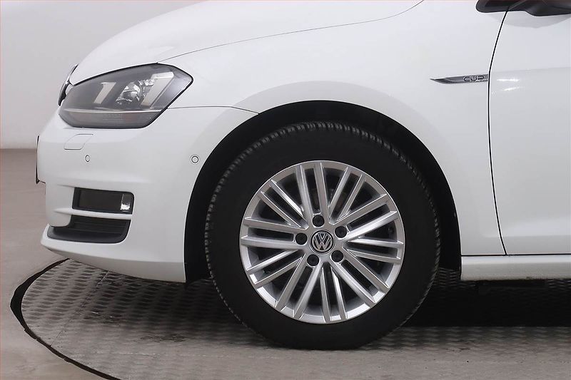 Volkswagen Golf (2014) Comfortline 1.6 TDI, Automat - fotka 15 z 23