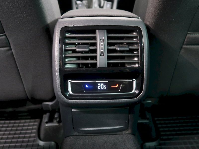 Volkswagen Passat (2022) BUSINESS 1.5TSI EVO 110KW - fotka 39 z 39