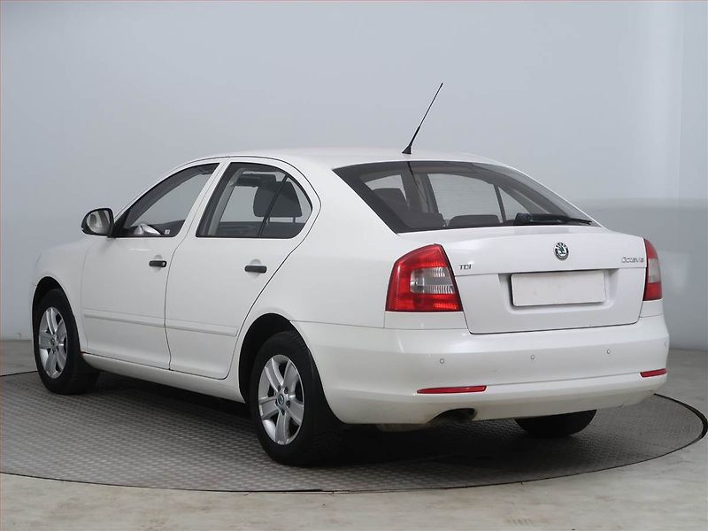 Škoda Octavia (2010) 1.9 TDI, po STK, zamluveno - fotka 4 z 14
