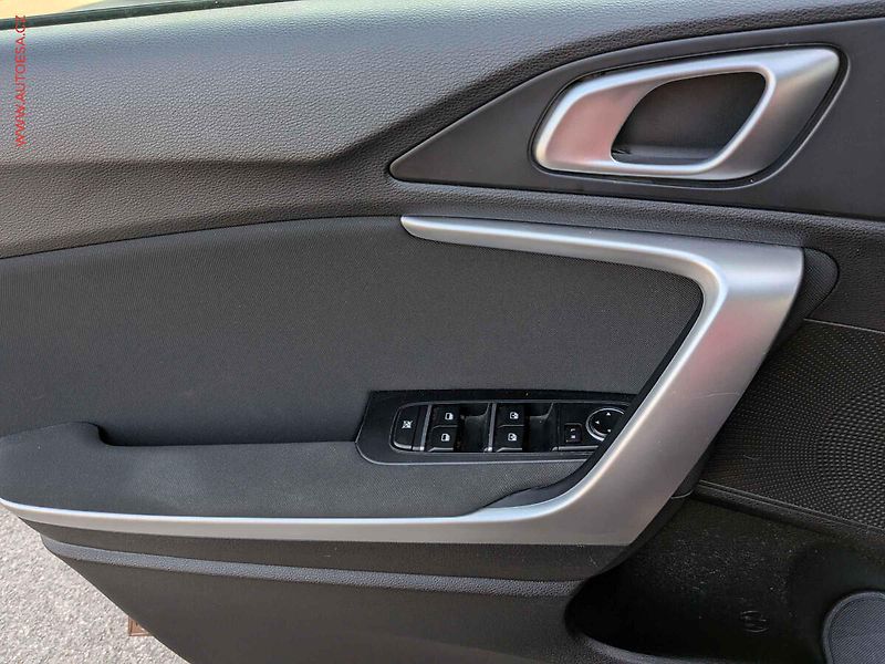 Kia Ceed (2022) 1.5T-GDi, 1.maj,ČR, AC - fotka 12 z 14