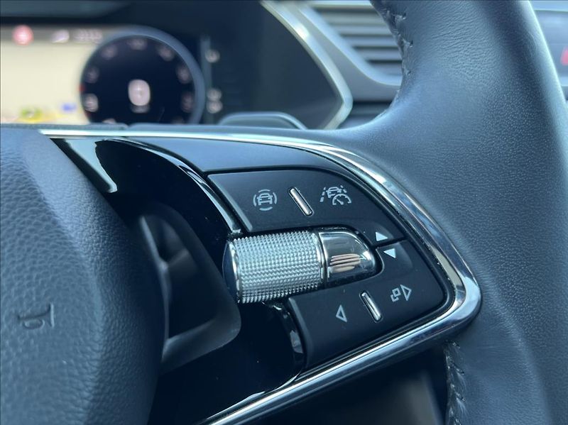 Škoda Superb 2,0 TDI DSG Premium Edition - fotka 30 z 42