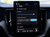 Volvo XC60 B5 AWD PLUS DARK // REZERVACE  - náhled 34
