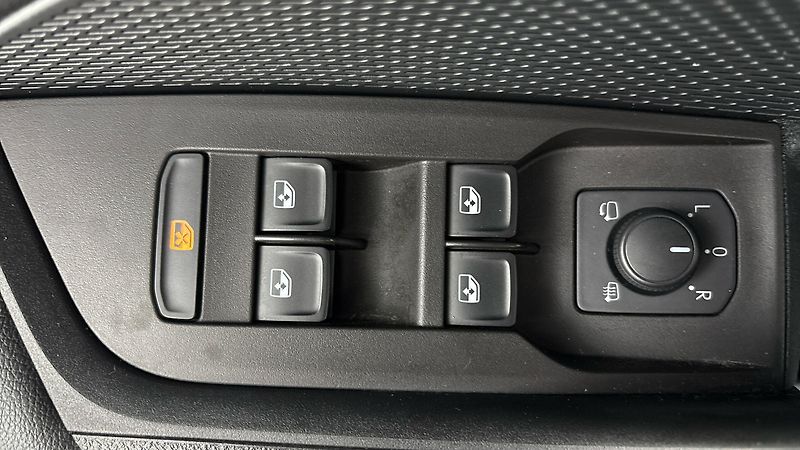 Škoda Octavia 2.0 TDI DSG Ambition Combi - fotka 21 z 23