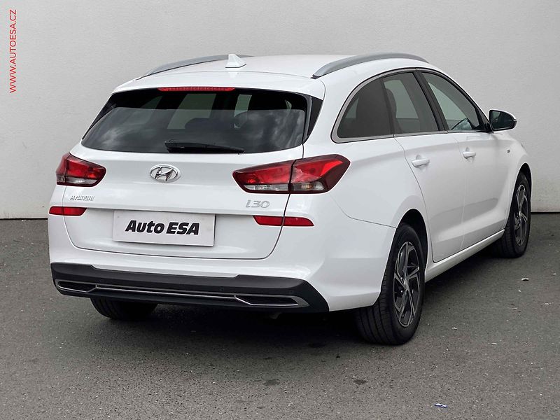 Hyundai i30 (2023) 1.5 T-GDi 48V, 1.maj,ČR - fotka 4 z 18