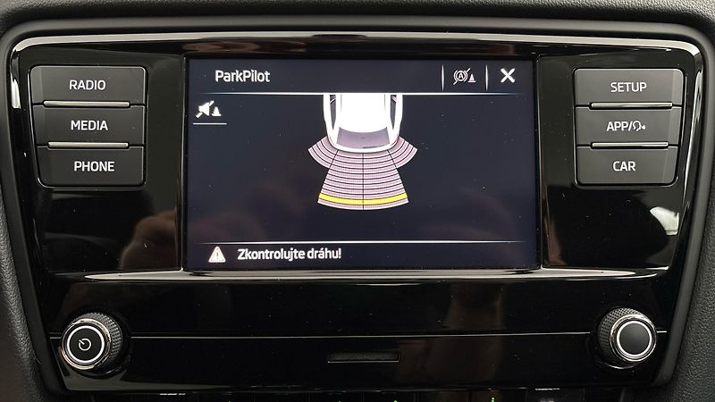 Škoda Octavia 1.6 TDI Ambition Combi - fotka 12 z 24