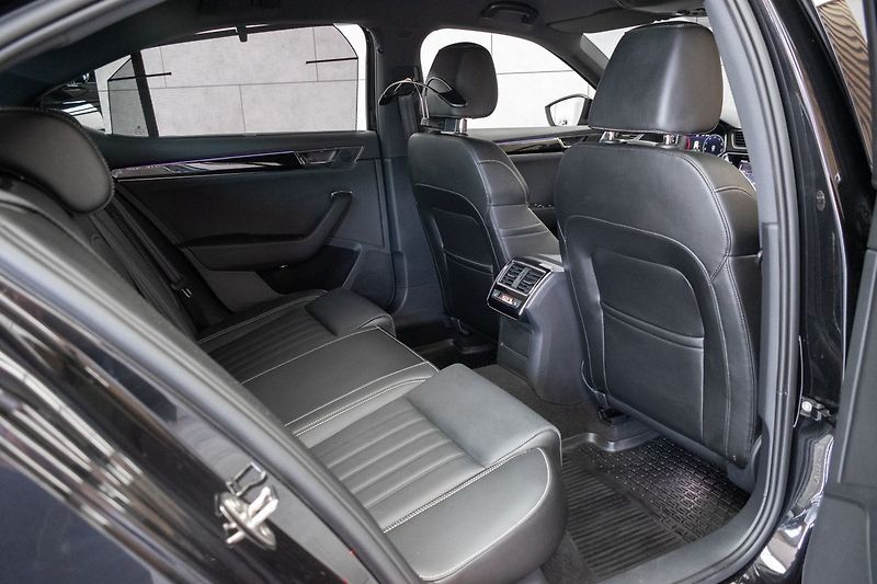 Škoda Superb TDI 147kW 4x4*L&K*WEBASTO*ČR 1 - fotka 14 z 48