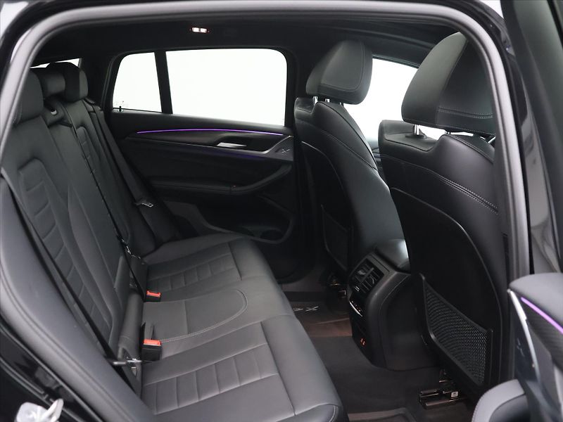 BMW X4 2,0 20i xD 135kW M-Paket Laser - fotka 15 z 41