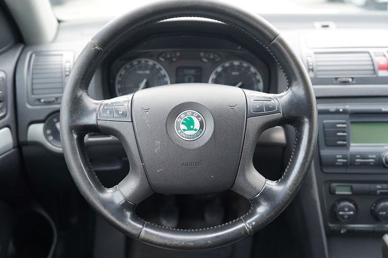 Škoda Octavia 1.6 FSI/116PS/Elegance/kůže/ČR - fotka 30 z 39