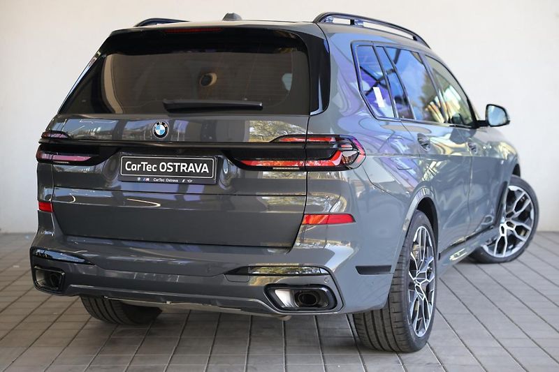BMW X7 xDrive40d - fotka 3 z 21