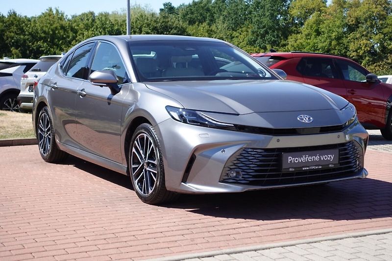 Toyota Camry 2,5 HEV Executive - fotka 3 z 36