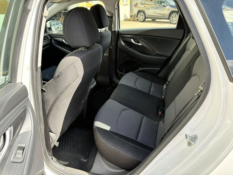Hyundai i30 1-0 T-GDI 88kW Trikolor - fotka 11 z 19