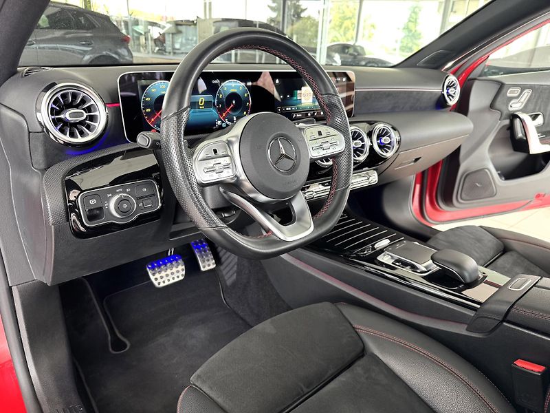 Mercedes-Benz Třídy A 200 AMG AUT*Panorama*Distronic - fotka 11 z 39