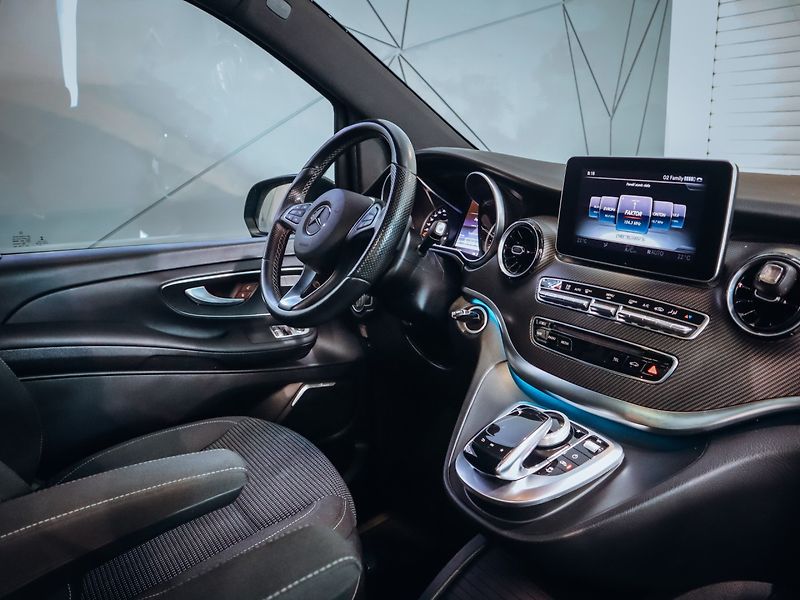 Mercedes-Benz Třídy V V 300d AMG 4MATIC, Panorama - fotka 26 z 29