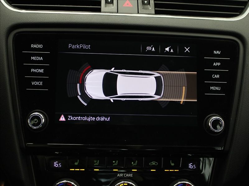 Škoda Octavia 2,0 TDi 135kW 4x4 DSG Scout - fotka 10 z 33