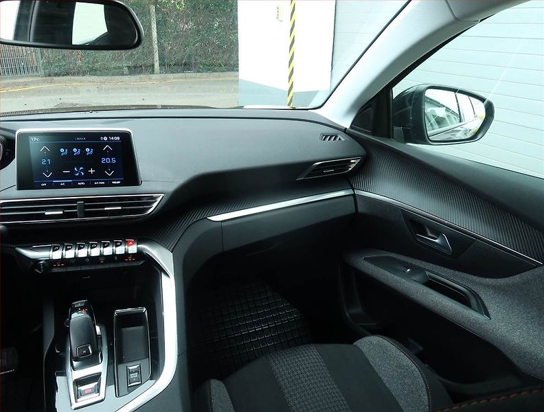 Peugeot 5008 (2022) PureTech 130 - fotka 8 z 25