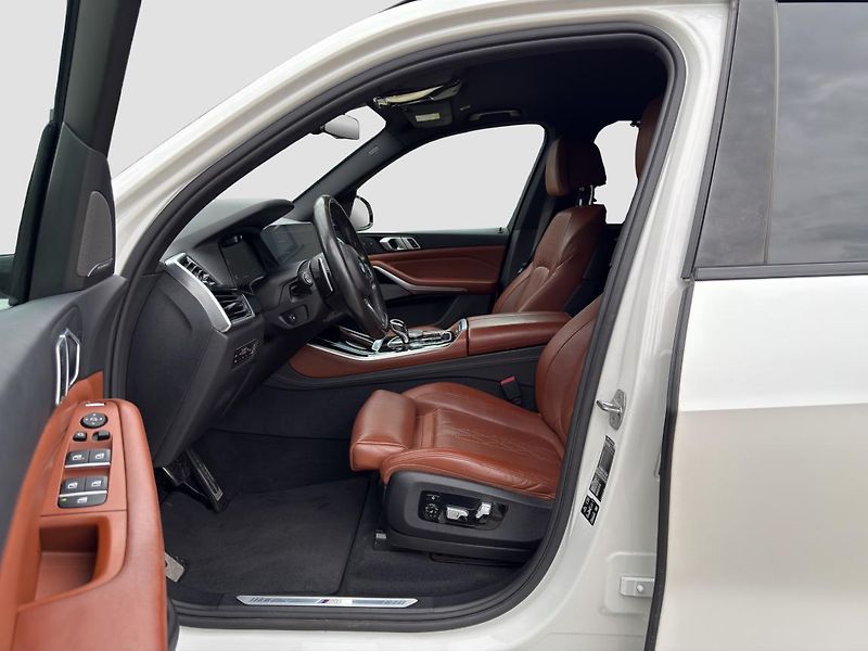 BMW X5 xDrive30d - fotka 2 z 21