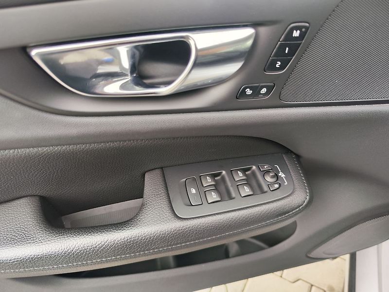 Volvo V60 B4 2.0/145kW Inscription AT - fotka 33 z 37