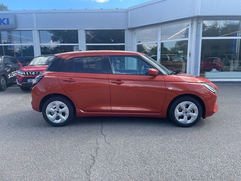 Suzuki Swift Premium 1,2 DualJet automat - fotka 8 z 9